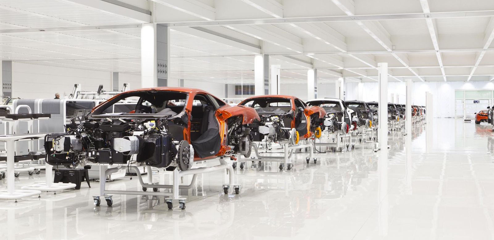 以客戶為中心，以奮斗者為本，以創新者為榮